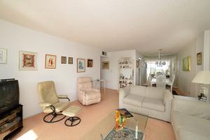 BOCA TOWERS CONDO PORTION PAR 5 OF PT OF - Residential