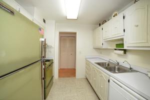 BOCA TOWERS CONDO PORTION PAR 5 OF PT OF - Residential