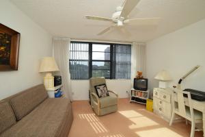 BOCA TOWERS CONDO PORTION PAR 5 OF PT OF - Residential