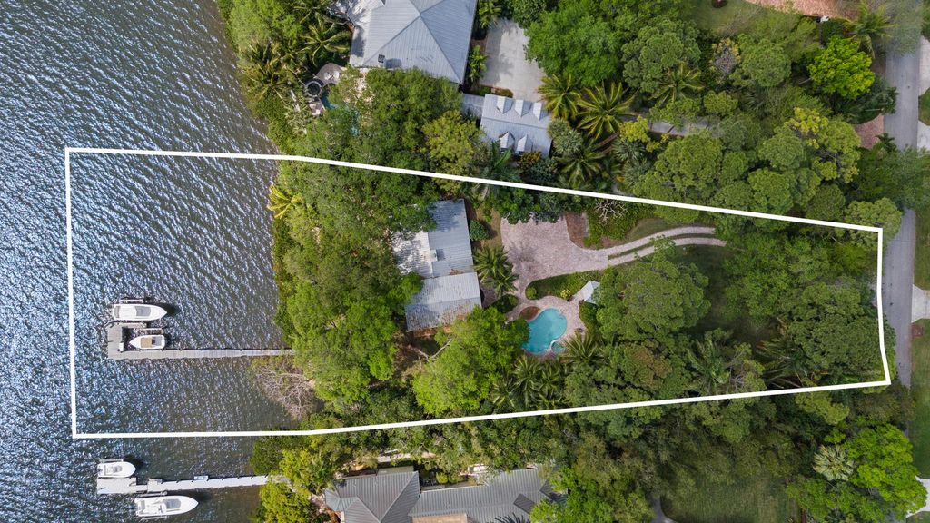 Photo of 5524 Pennock Point Road, Jupiter, FL 33458 (MLS # R10992305)