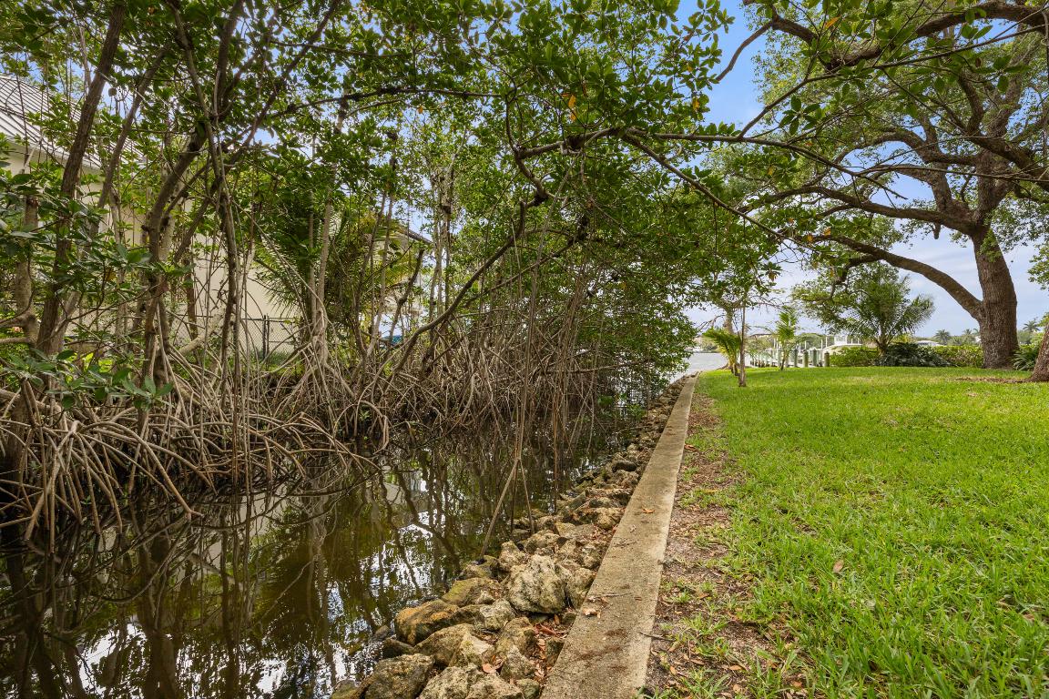 PENNOCK POINT - Land