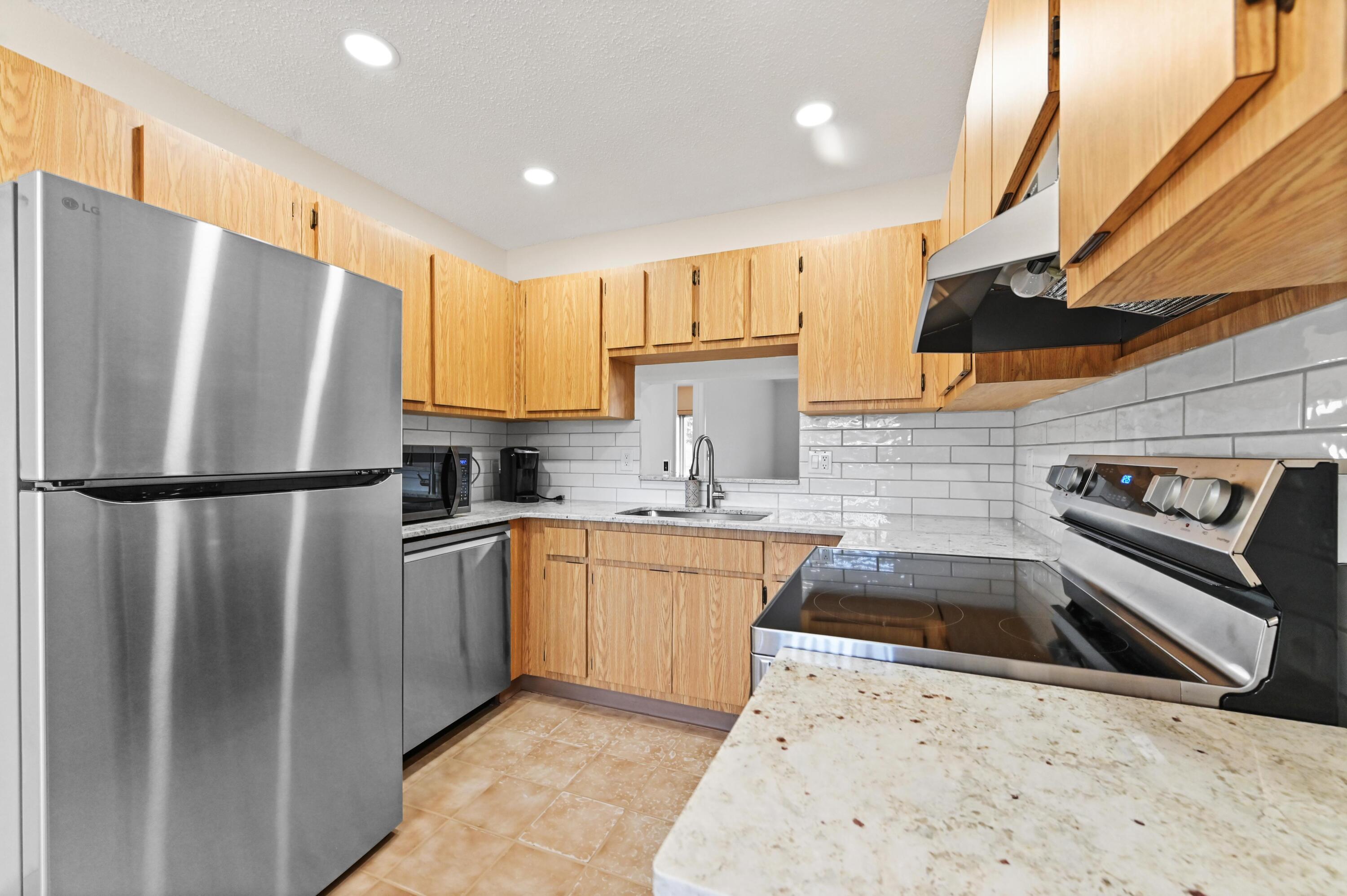 LAKES OF SHERBROOKE - Residential