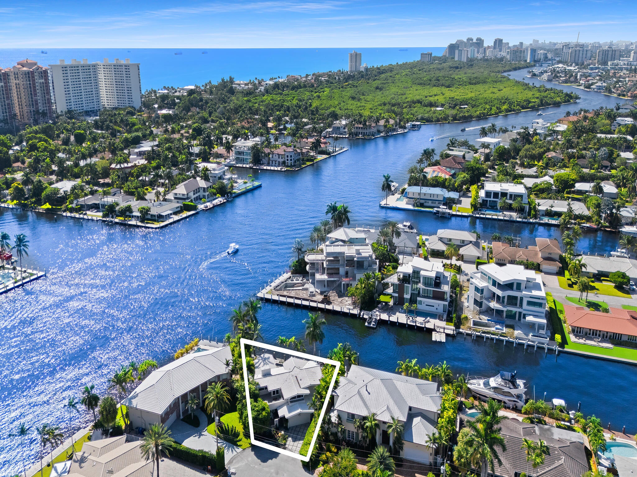 2880 NE 24TH Place, Fort Lauderdale, FL, 33305/$4,895,000 2 2880 NE 24TH Place