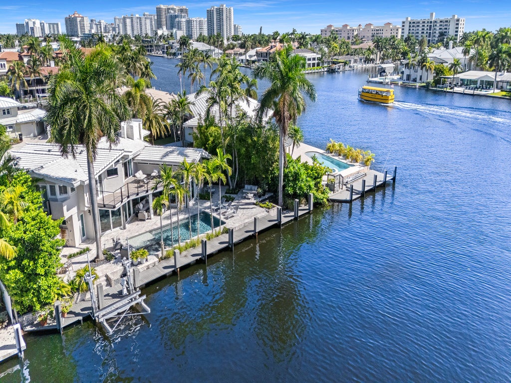 Photo of 2880 NE 24TH Place, Fort Lauderdale, FL 33305 (MLS # B26082819)