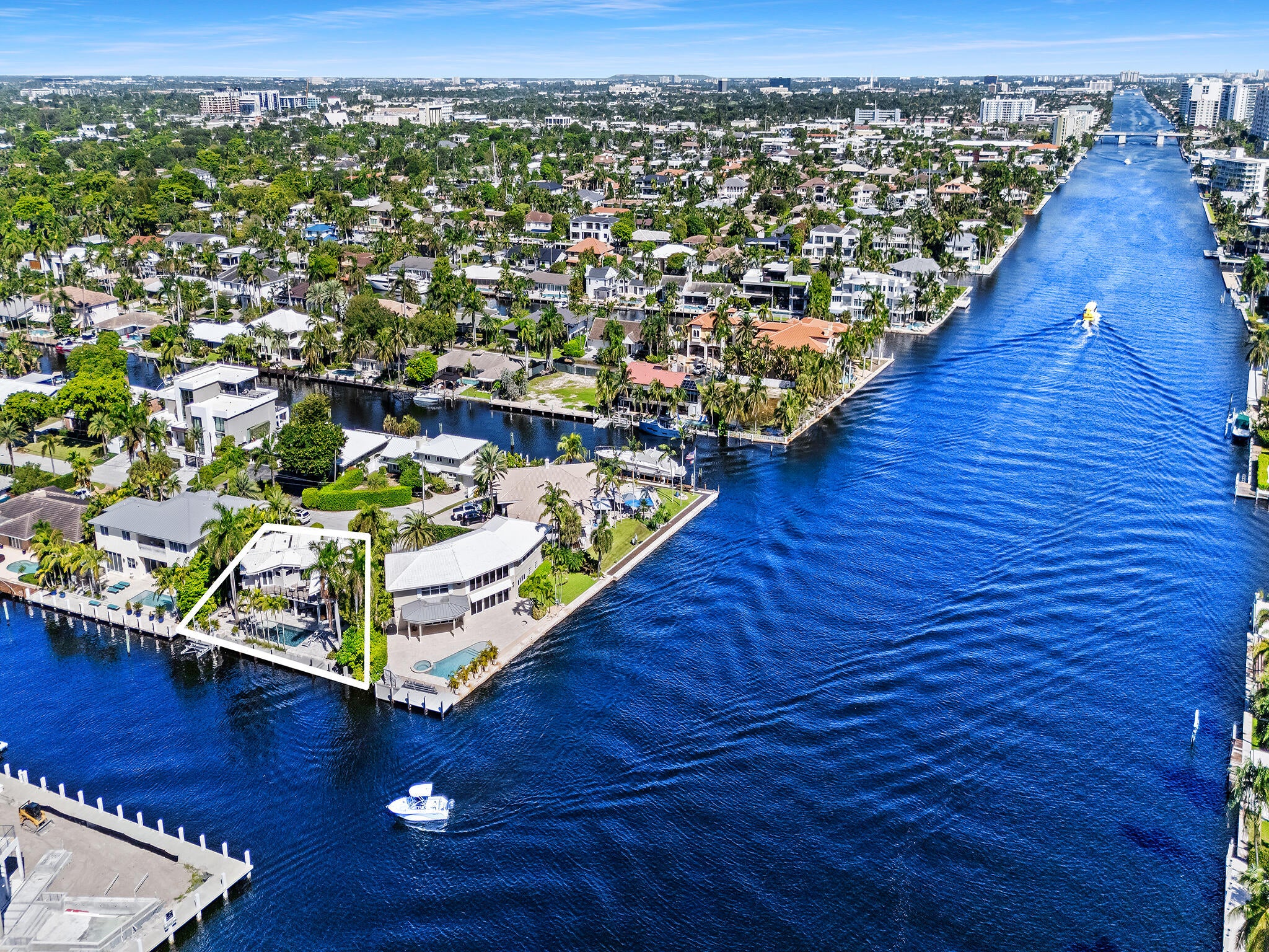 2880 NE 24TH Place, Fort Lauderdale, FL, 33305/$4,895,000 3 2880 NE 24TH Place