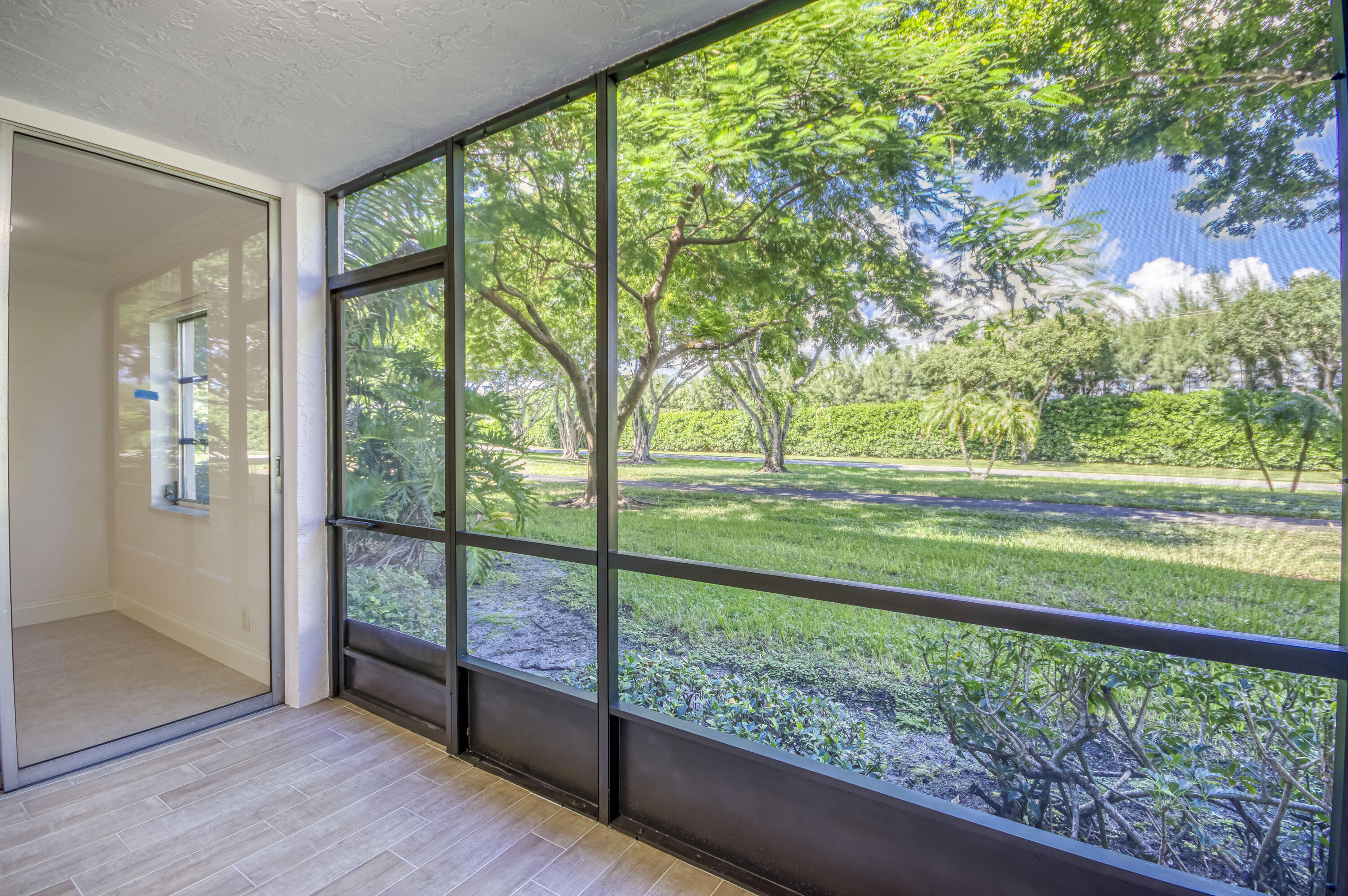 HUNTINGTON LAKES SEC TWO CONDOS - Residential Lease