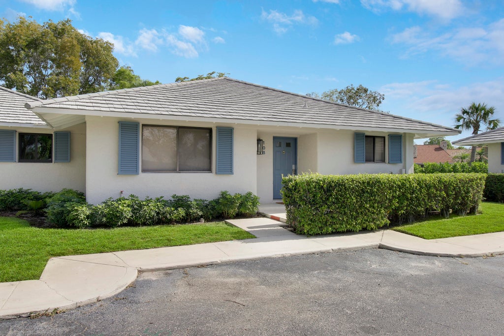 Photo of 108 Club Drive, Palm Beach Gardens, FL 33418 (MLS # R10985294)