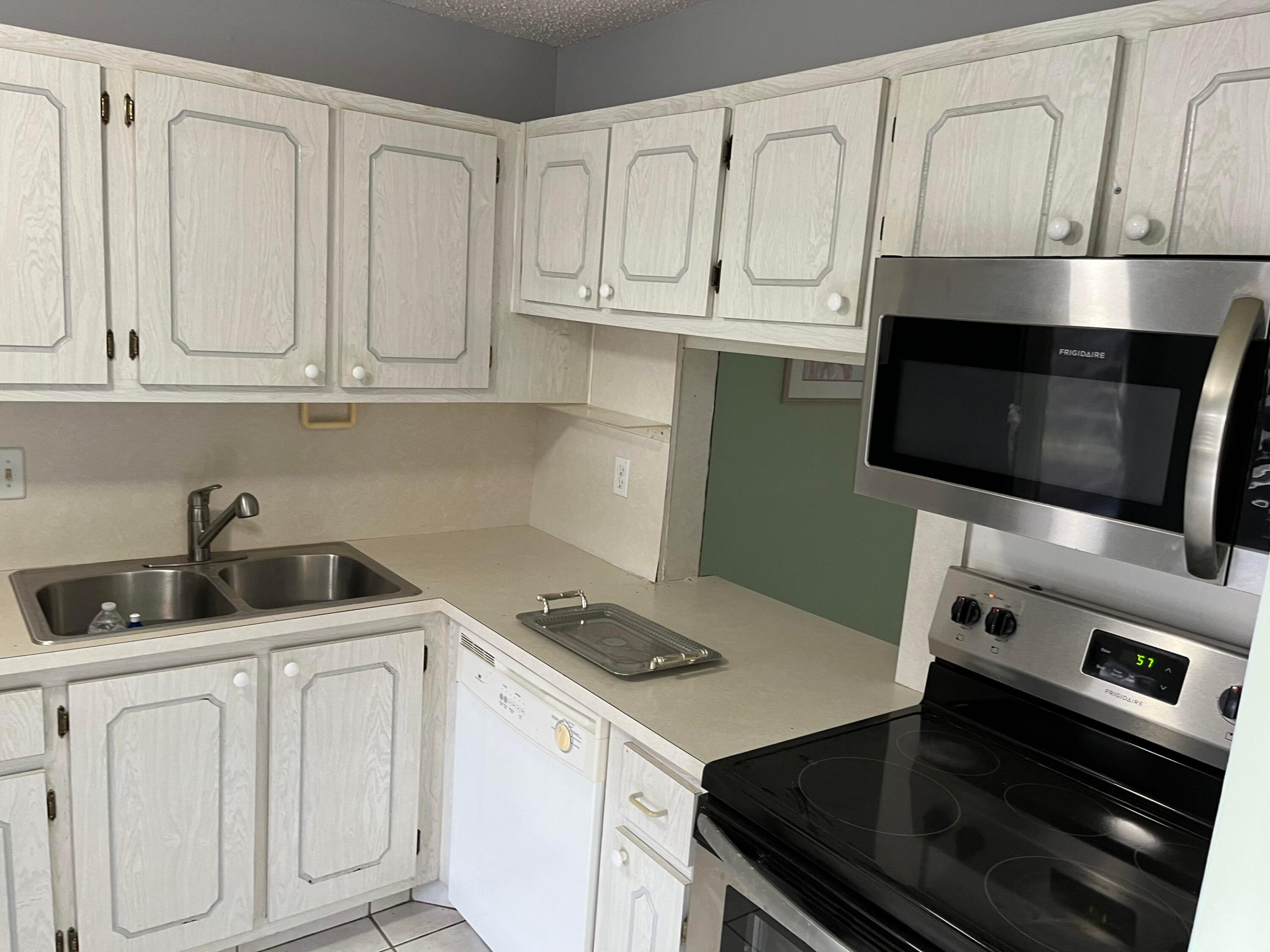 GOLDEN LAKES VILLAGE CONDO 1 THRU 13-A - Residential Lease