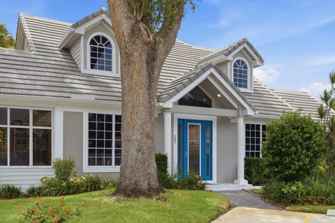Photo of 207 Woodsmuir Court, Palm Beach Gardens, FL 33418 (MLS # B26054408)
