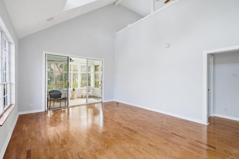 Tiny photo for 207 Woodsmuir Court, Palm Beach Gardens, FL 33418 (MLS # B26054408)