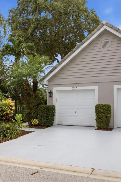 Tiny photo for 207 Woodsmuir Court, Palm Beach Gardens, FL 33418 (MLS # B26054408)