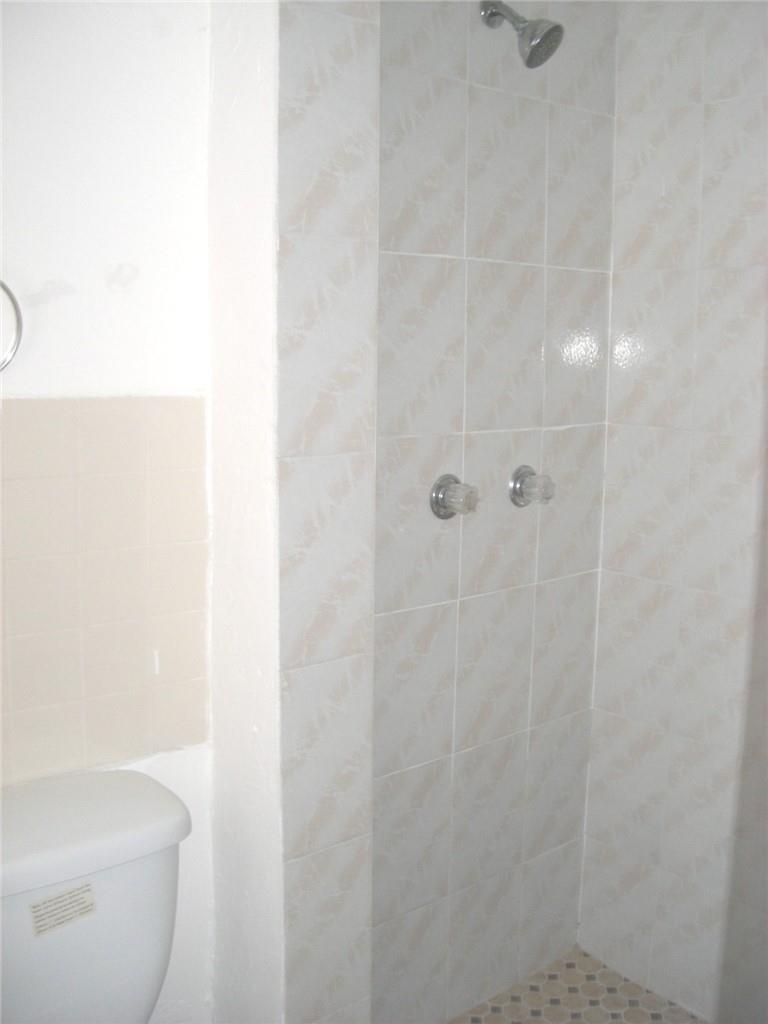 Lauder Del Mar 7-30 B - Residential Lease