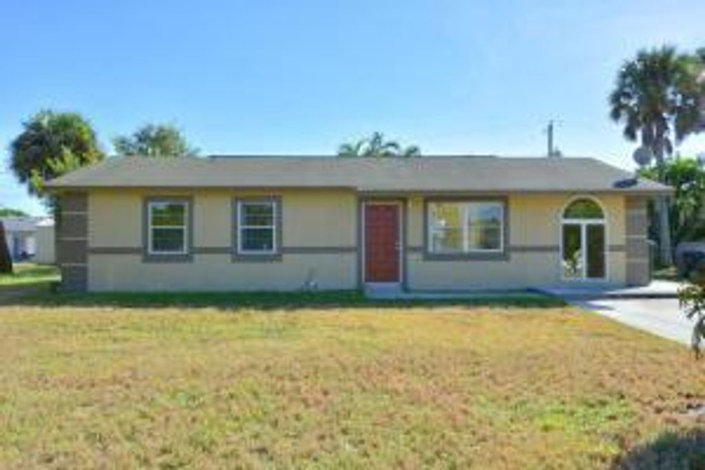 Photo of 912 SE 8th Street, Stuart, FL 34994 (MLS # R11080252)