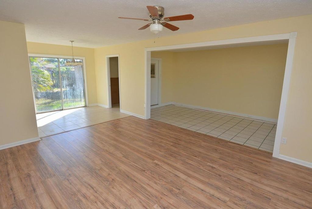 Photo of 912 SE 8th Street, Stuart, FL 34994 (MLS # R11080252)