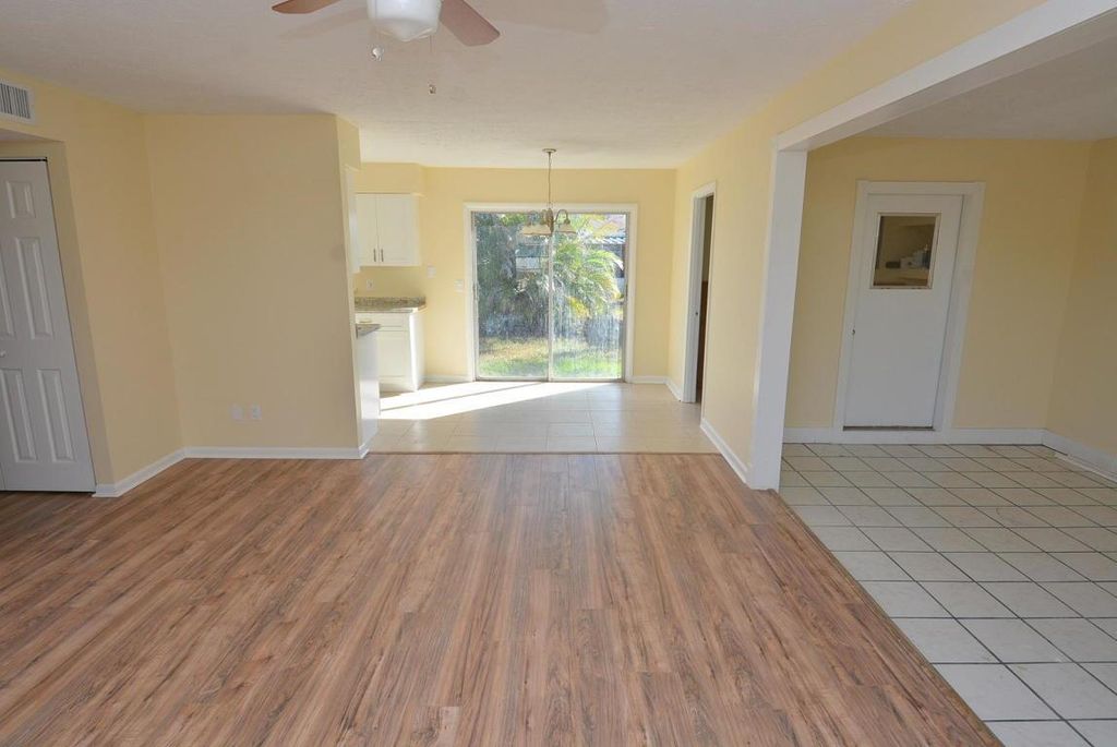 Photo of 912 SE 8th Street, Stuart, FL 34994 (MLS # R11080252)