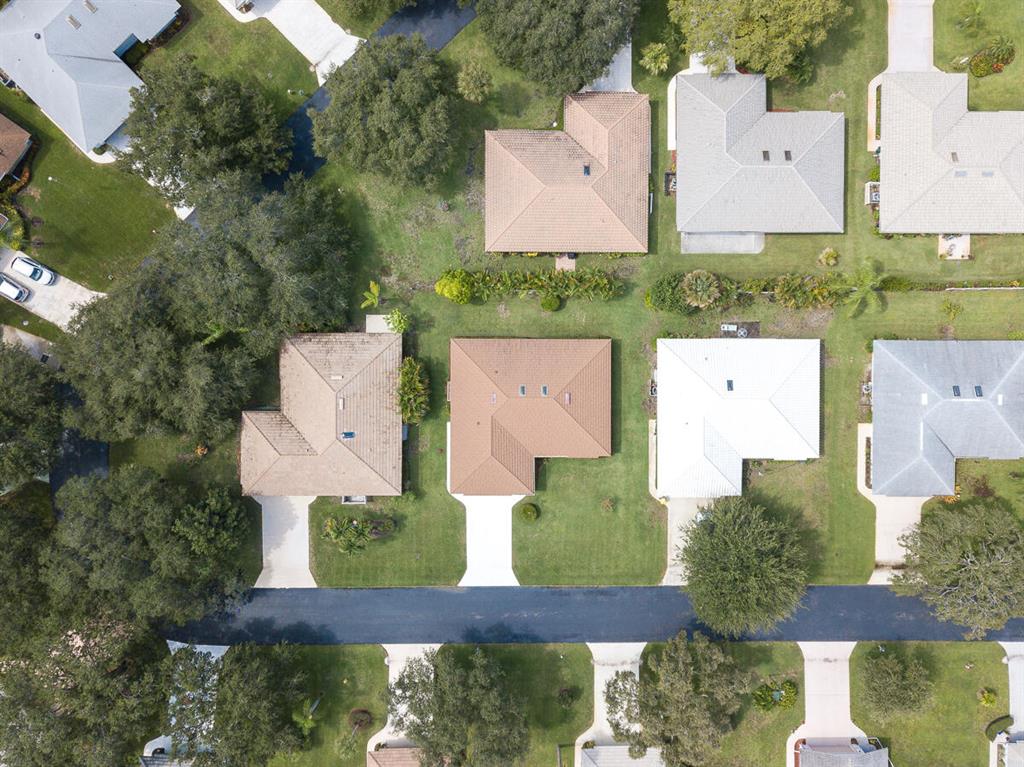 COUNTRY CLUB COVE - Residential