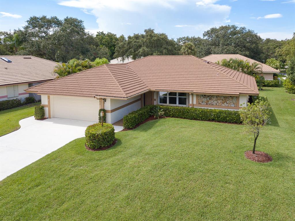 COUNTRY CLUB COVE - Residential