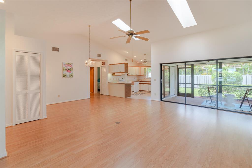 COUNTRY CLUB COVE - Residential