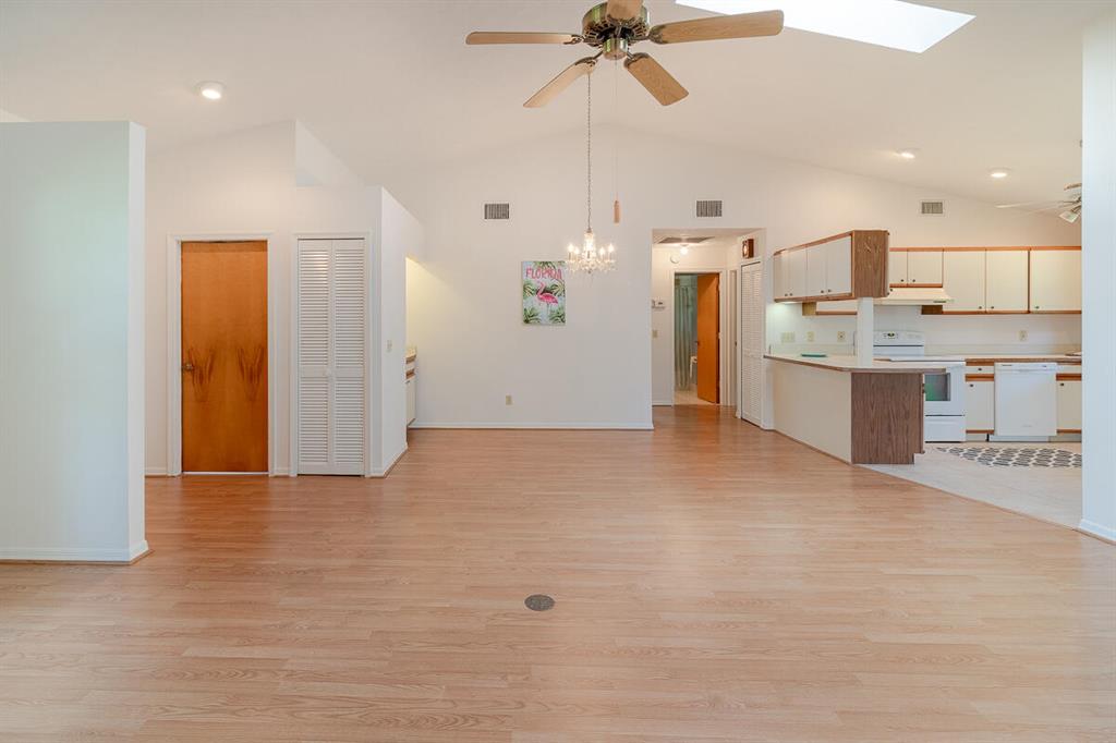 COUNTRY CLUB COVE - Residential