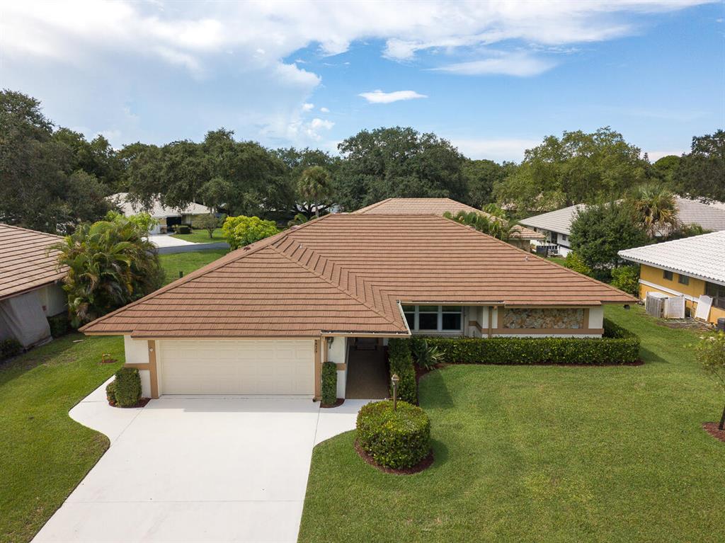 COUNTRY CLUB COVE - Residential