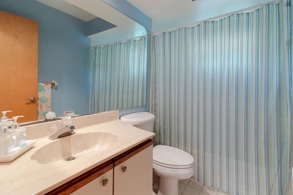 COUNTRY CLUB COVE - Residential