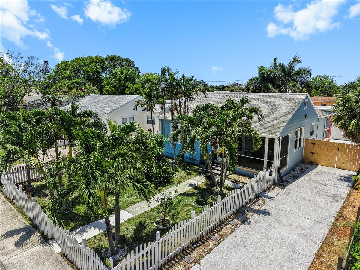 LAKE WORTH TOWN OF - Residential