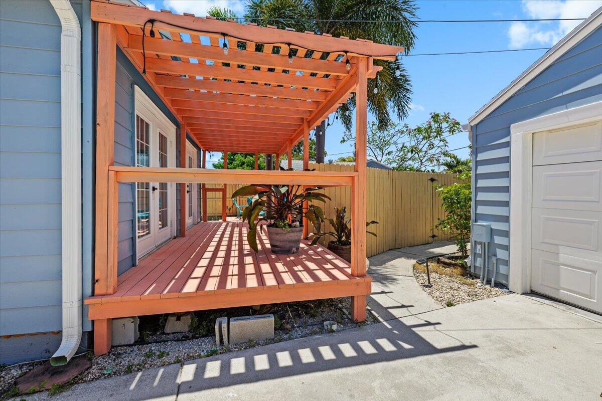 LAKE WORTH TOWN OF - Residential