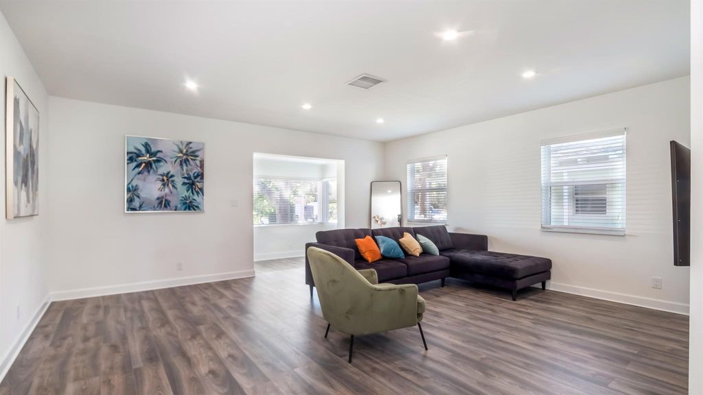 Photo of 121 George Bush Boulevard, Delray Beach, FL 33444 (MLS # R11141436)