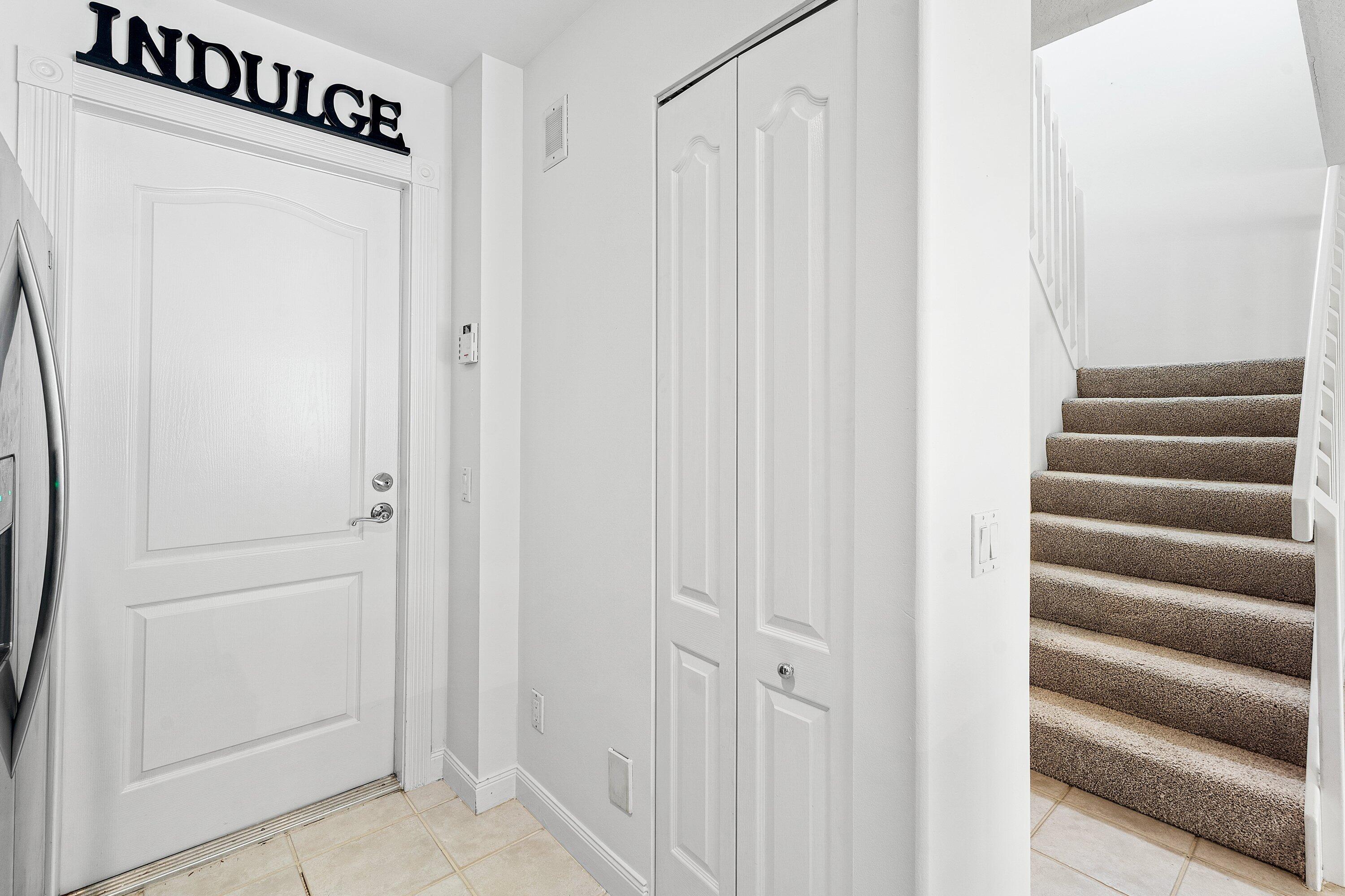 TEQUESTA OAKS - Residential