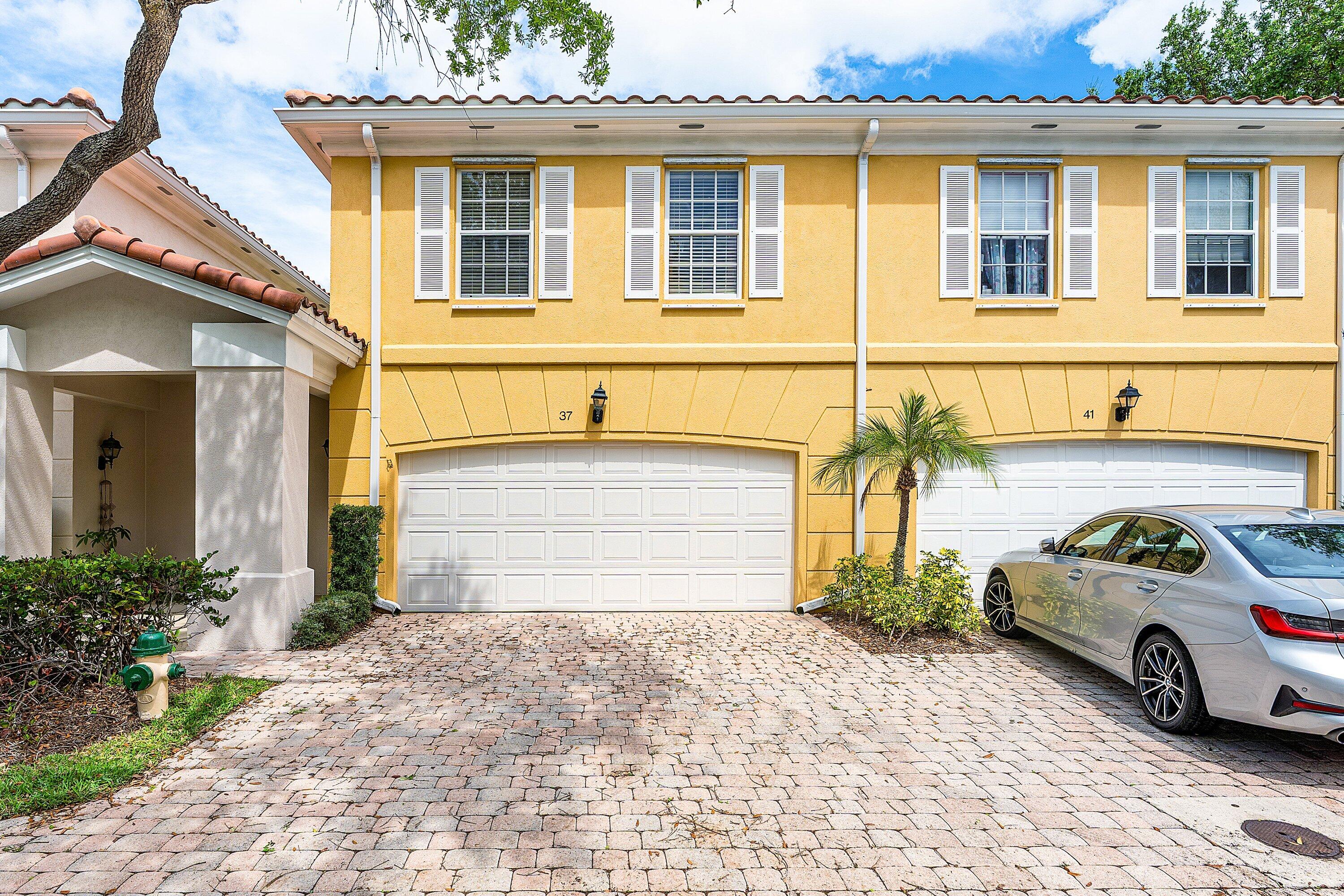 TEQUESTA OAKS - Residential