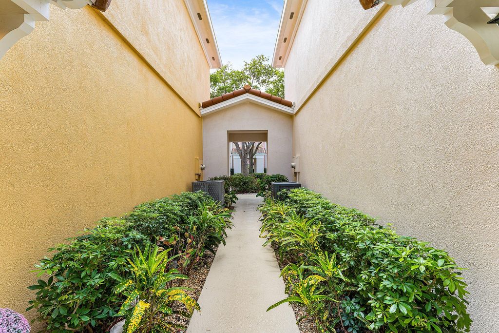 Photo of 37 Tall Oaks Circle, Tequesta, FL 33469 (MLS # R11158869)