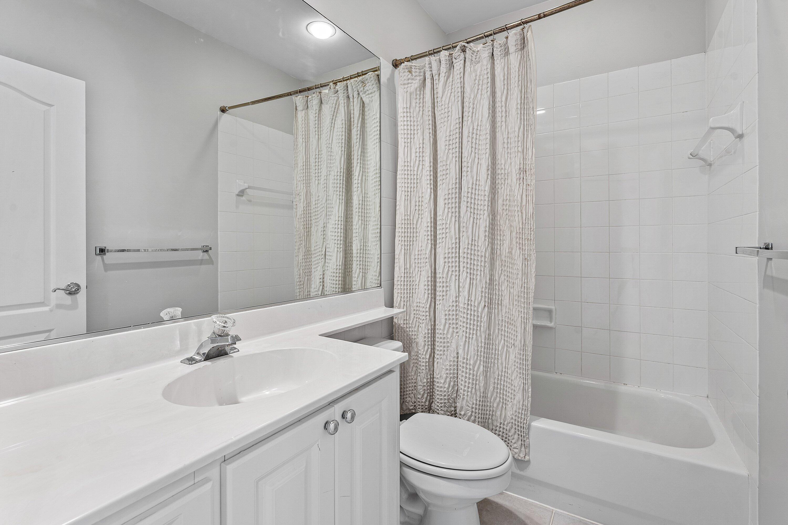 TEQUESTA OAKS - Residential