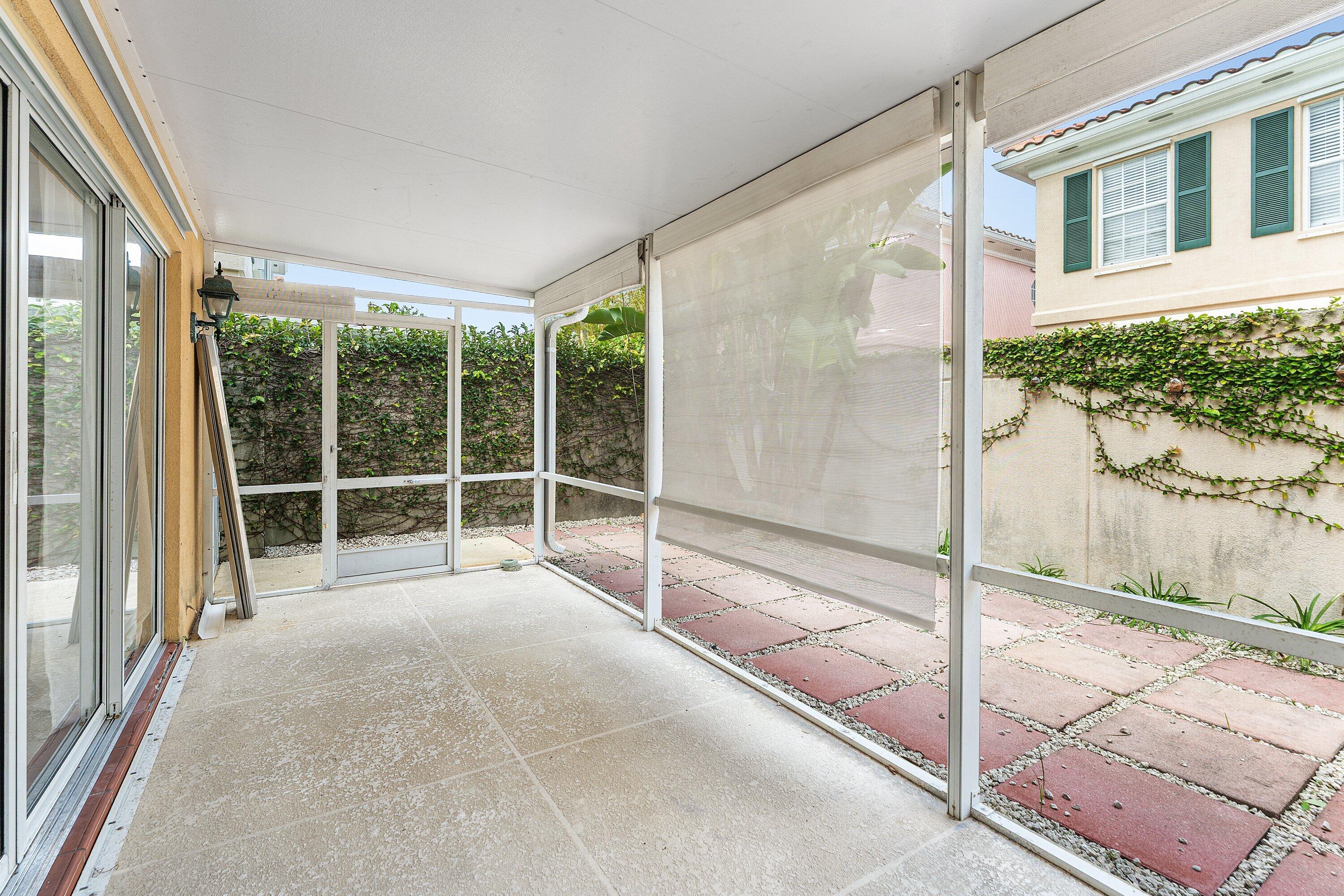 TEQUESTA OAKS - Residential