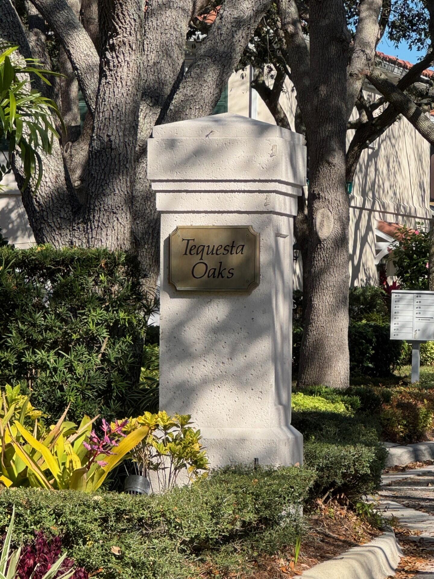 TEQUESTA OAKS - Residential