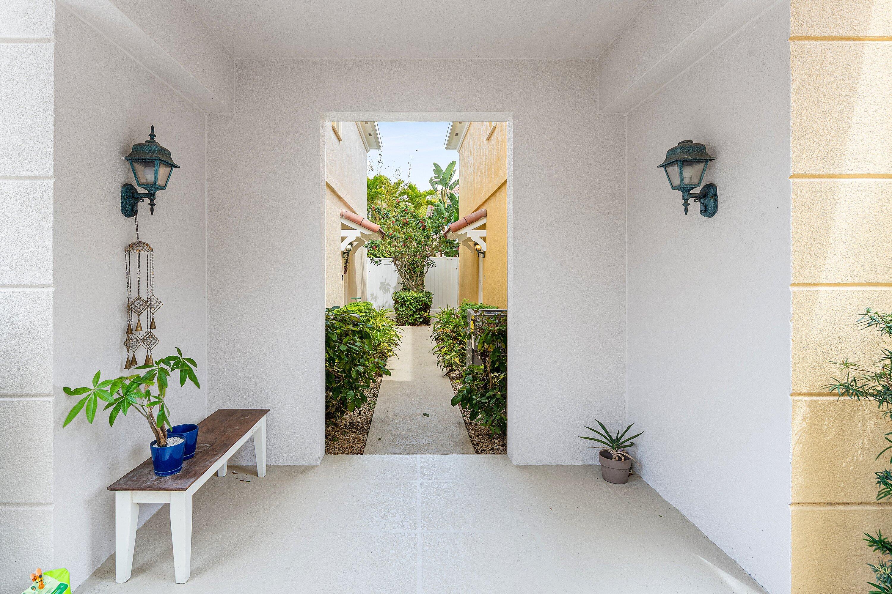 TEQUESTA OAKS - Residential