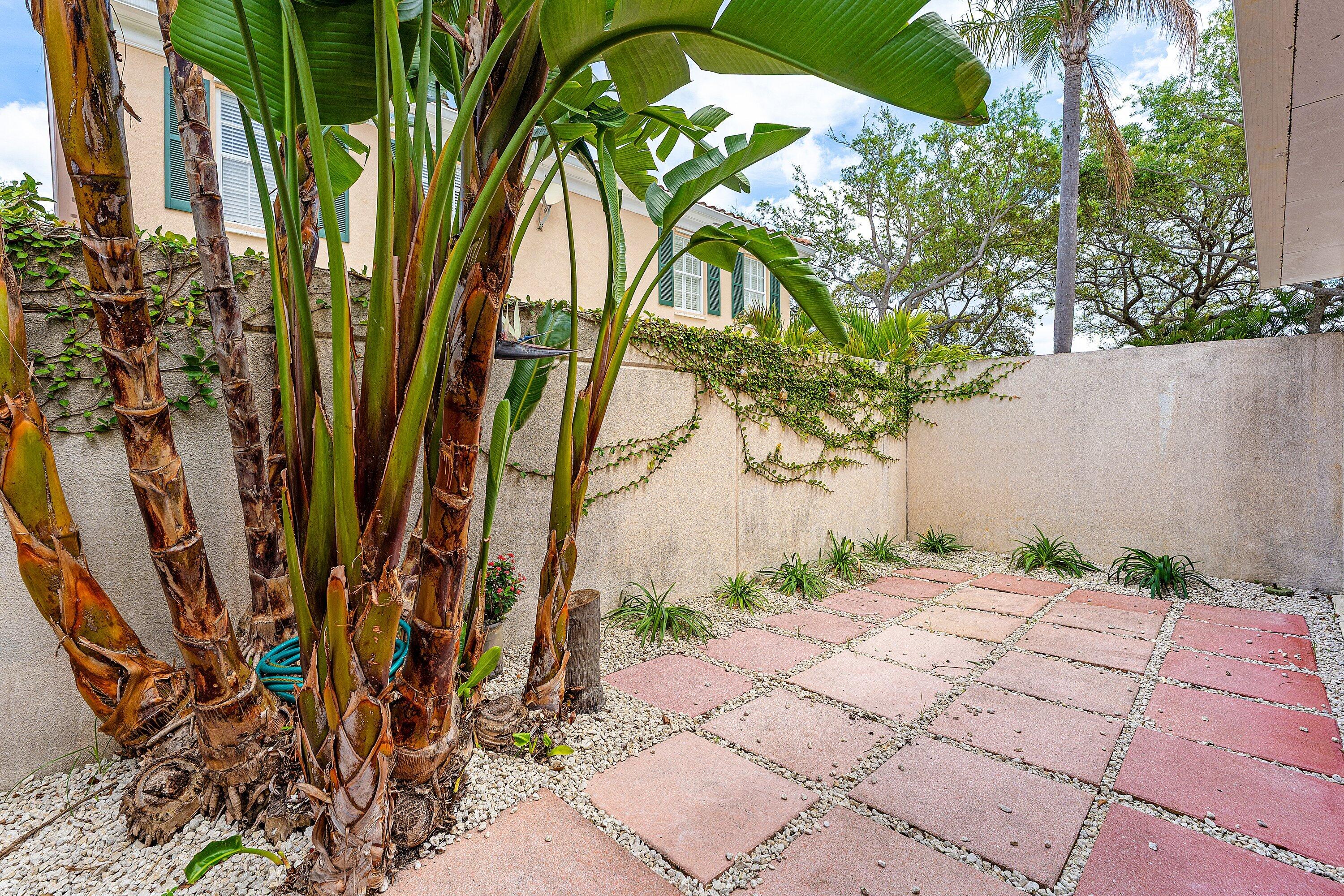 TEQUESTA OAKS - Residential