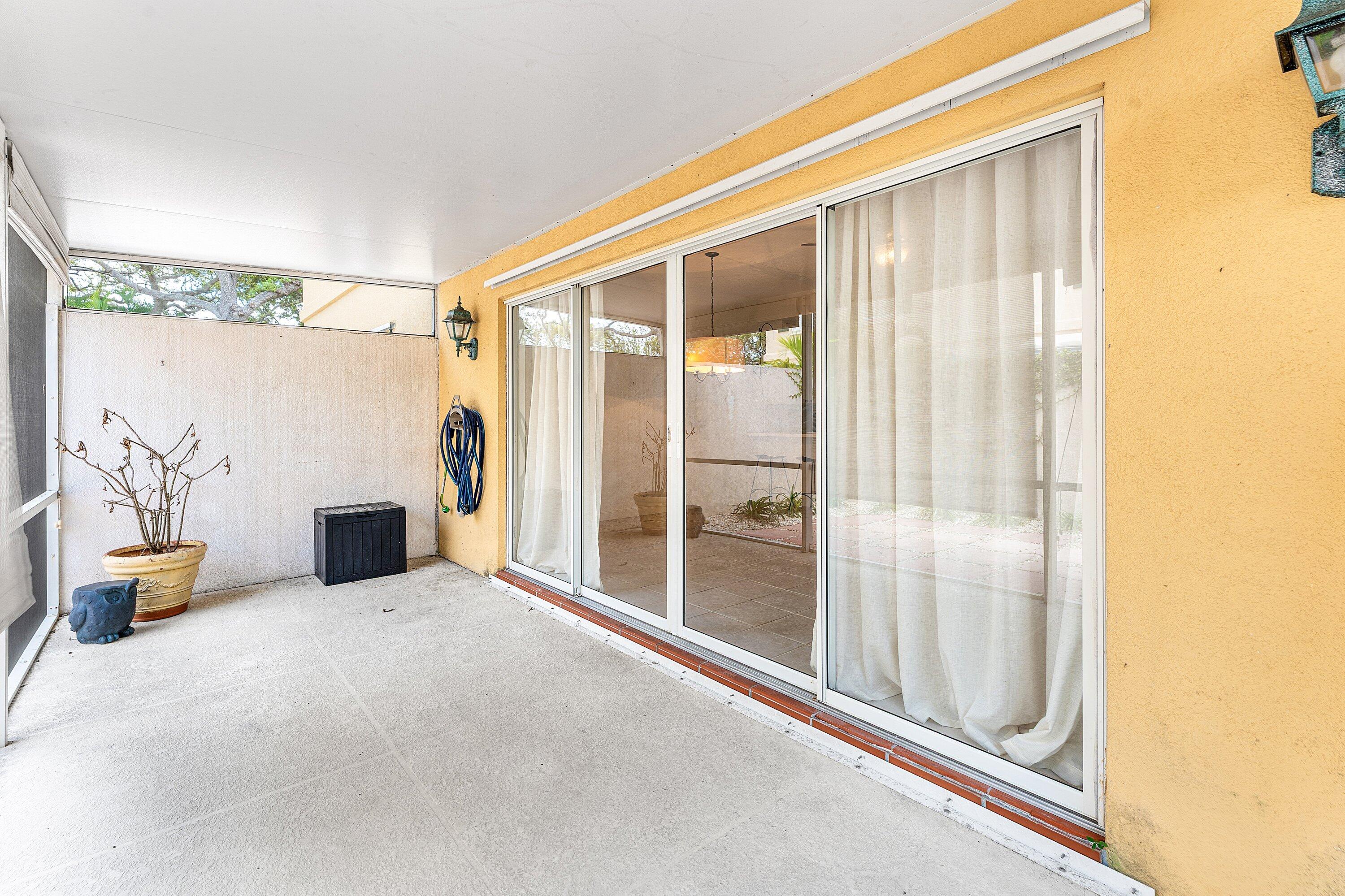 TEQUESTA OAKS - Residential