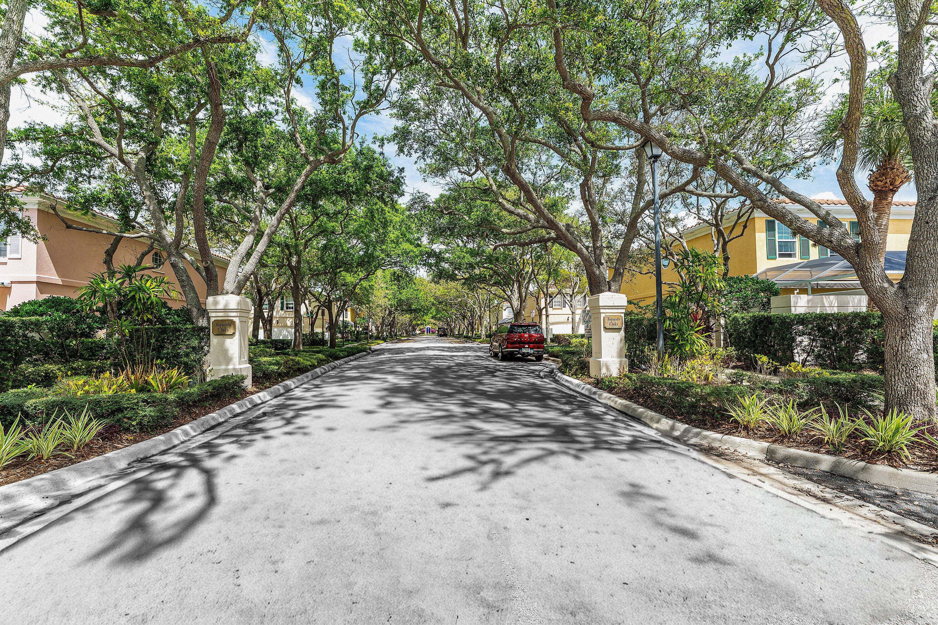 TEQUESTA OAKS - Residential