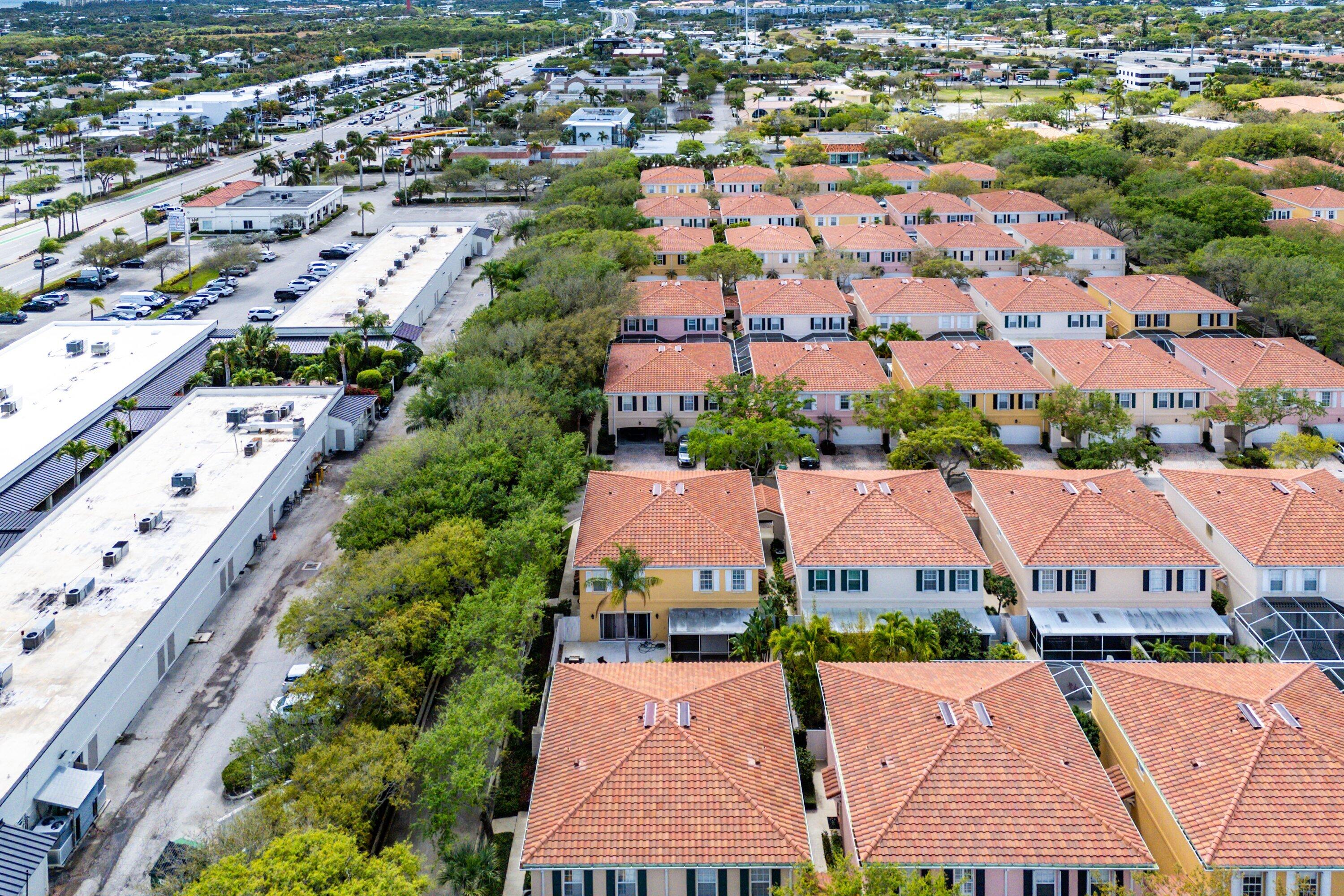 TEQUESTA OAKS - Residential