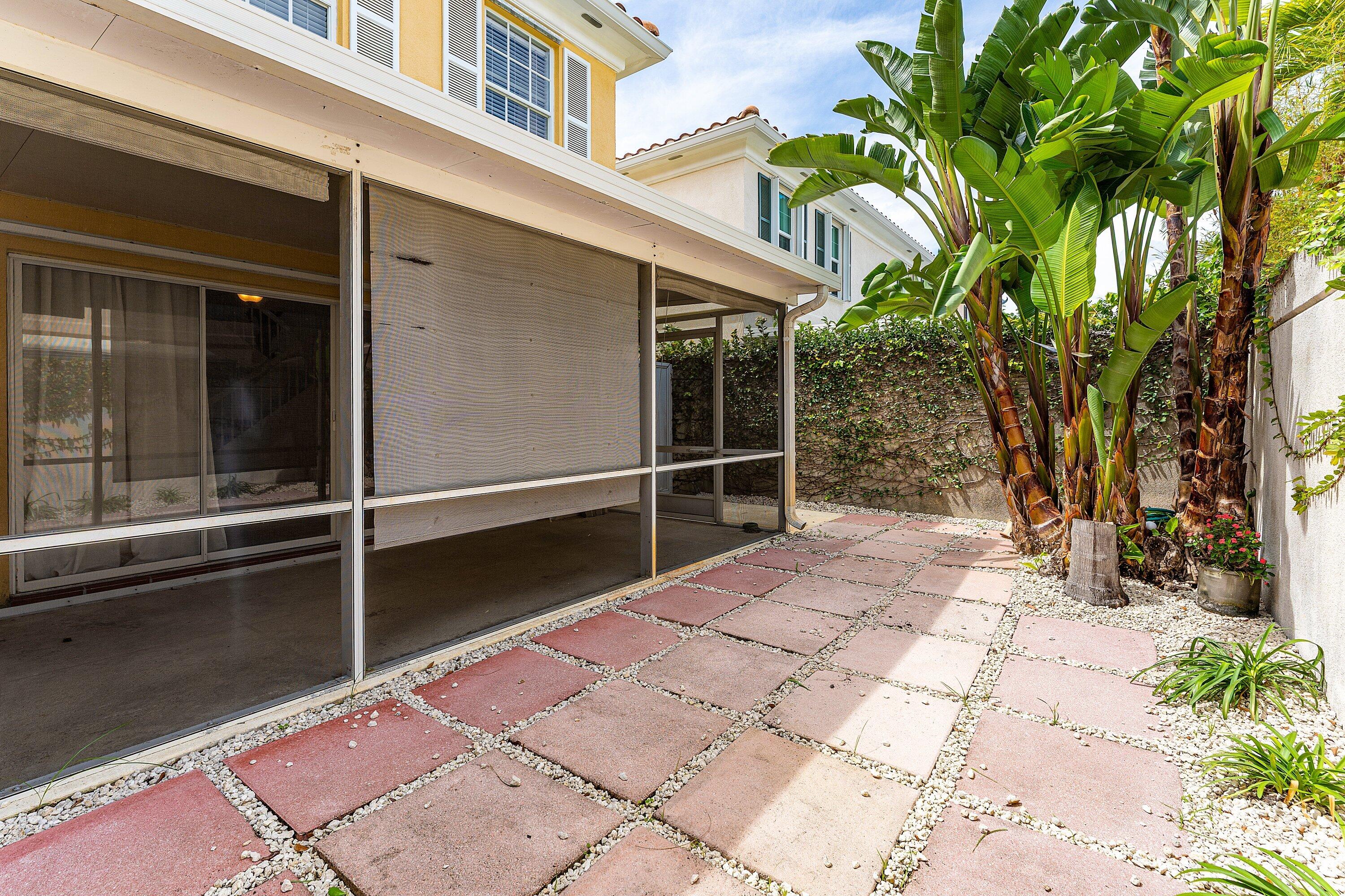 TEQUESTA OAKS - Residential