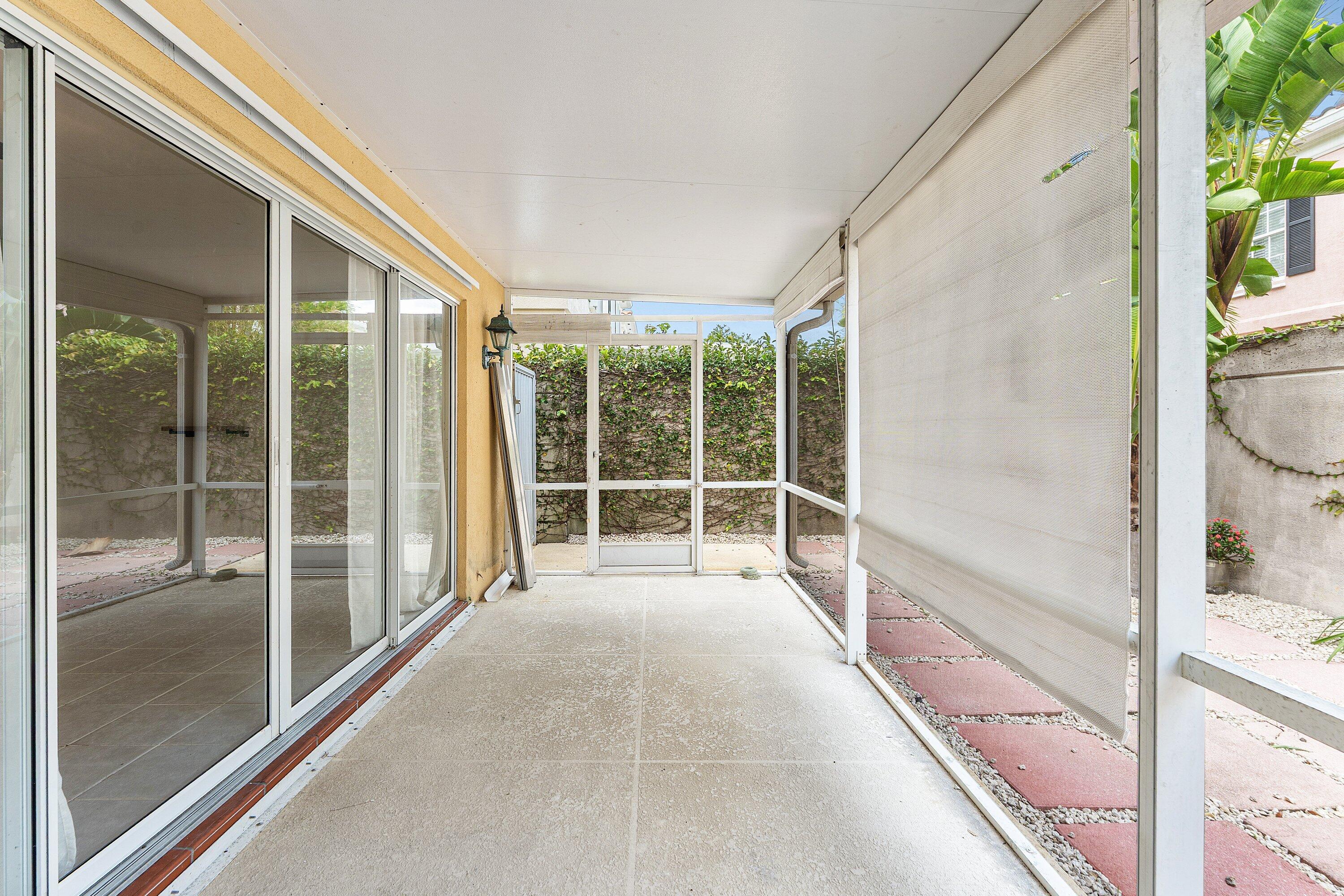 TEQUESTA OAKS - Residential