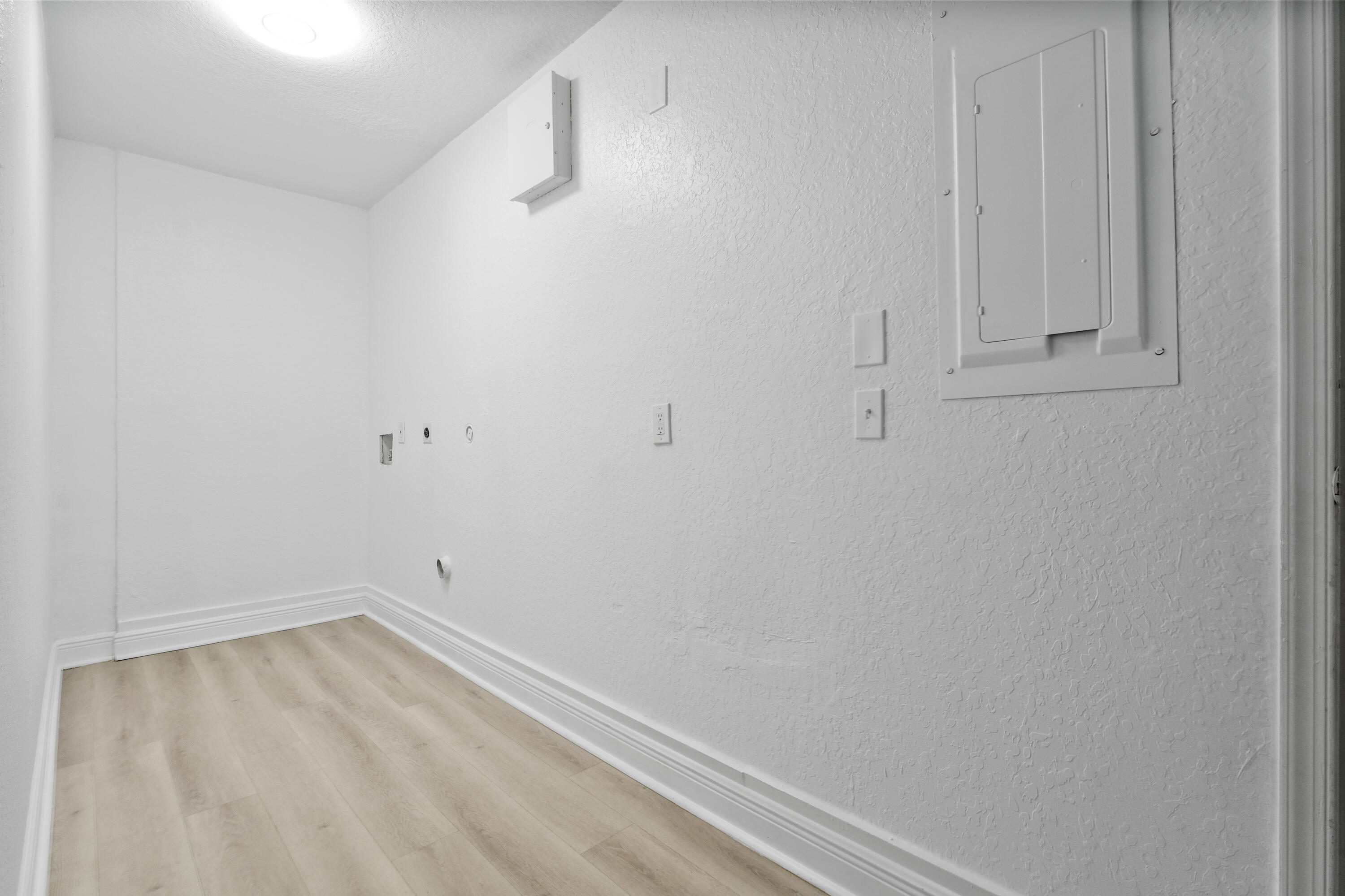 SUGAR POND MANOR OF WELLINGTON - Residential Lease