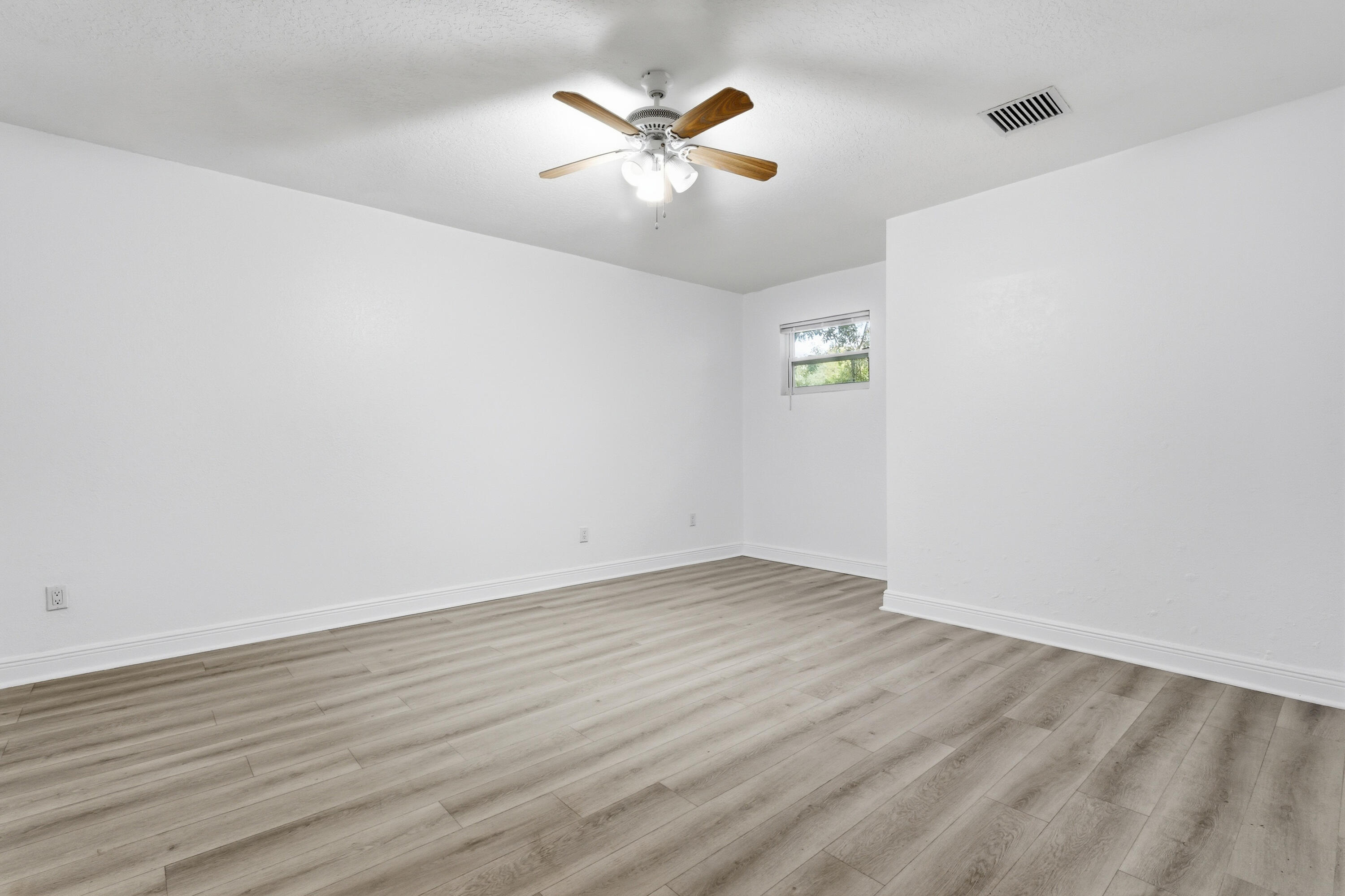 SUGAR POND MANOR OF WELLINGTON - Residential Lease