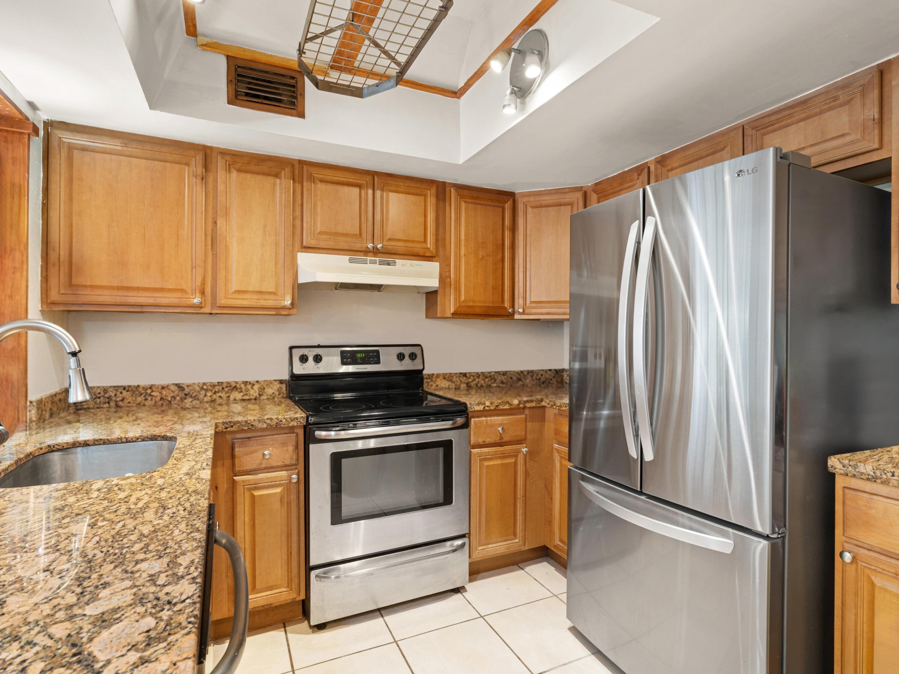 View photos, virtual tours, details... 811 SE 4th Avenue C103
