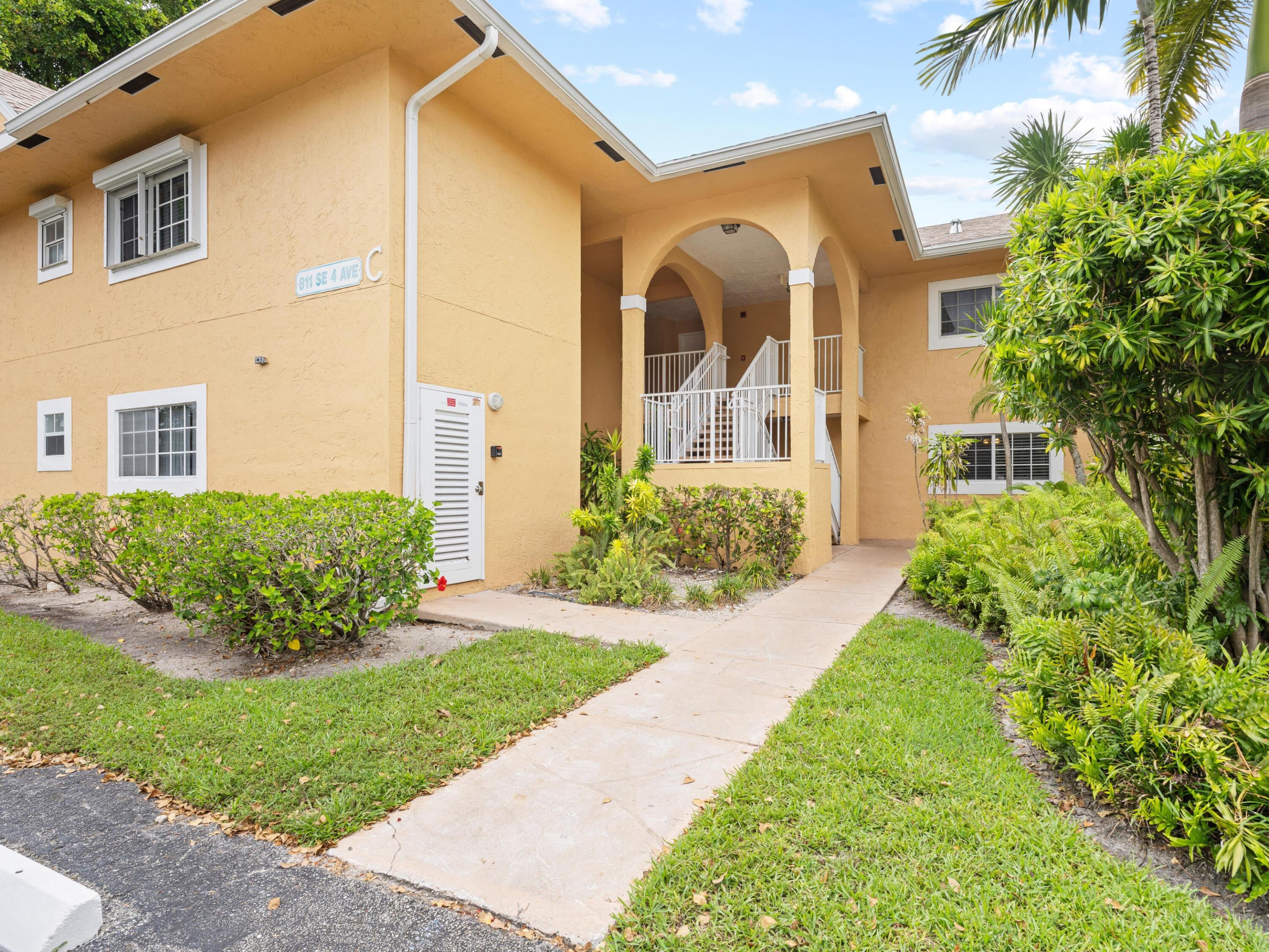 View photos, virtual tours, details... 811 SE 4th Avenue C103