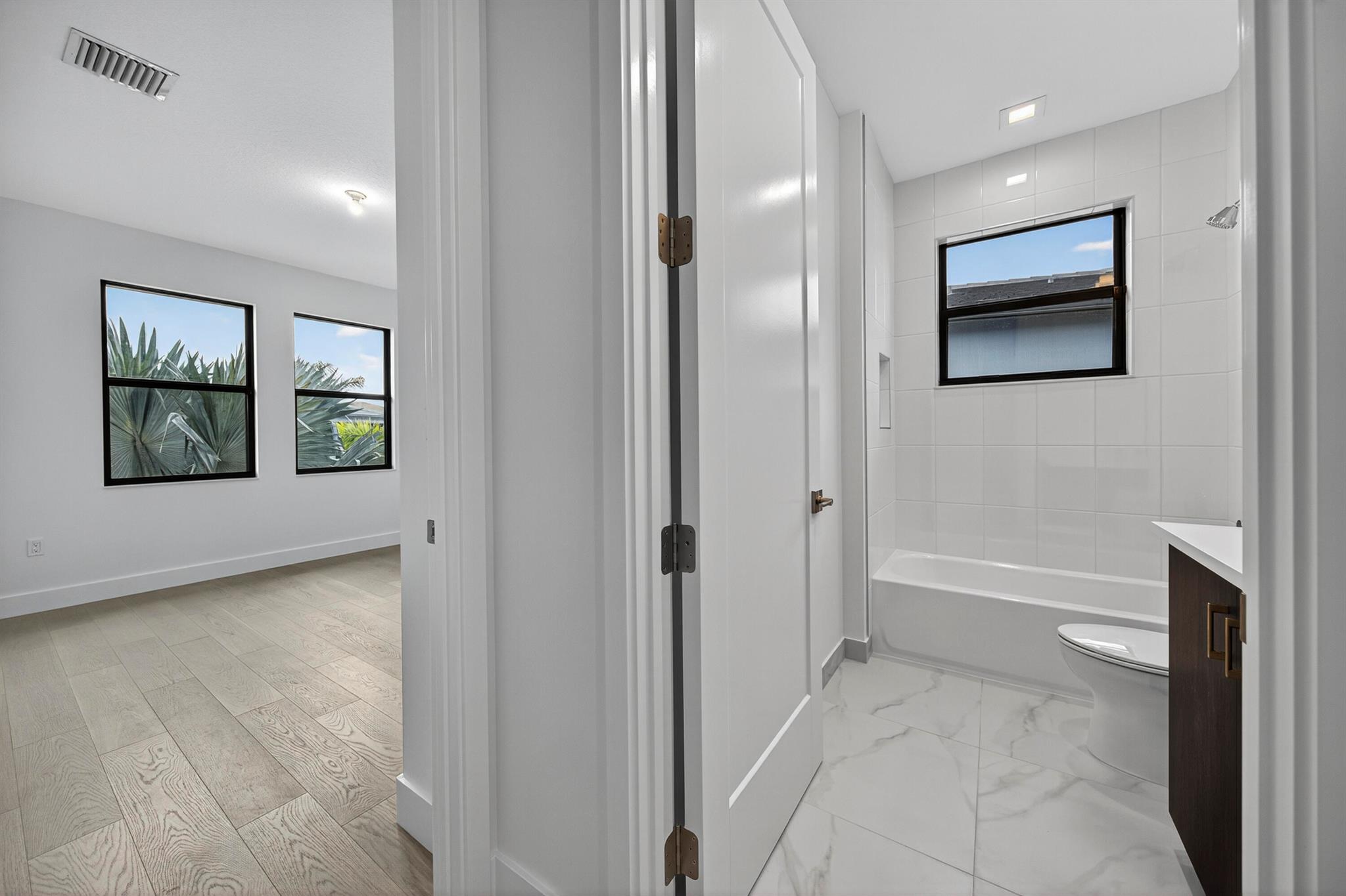 LOTUS EDGE JOHNS WEST PUD - Residential Lease