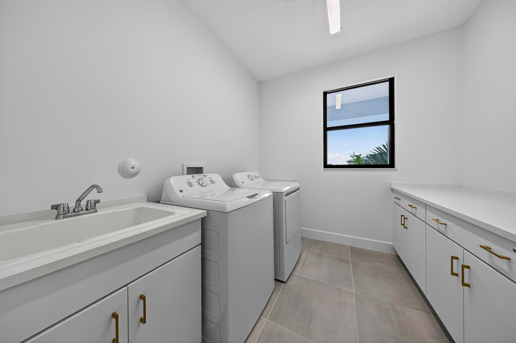 LOTUS EDGE JOHNS WEST PUD - Residential Lease