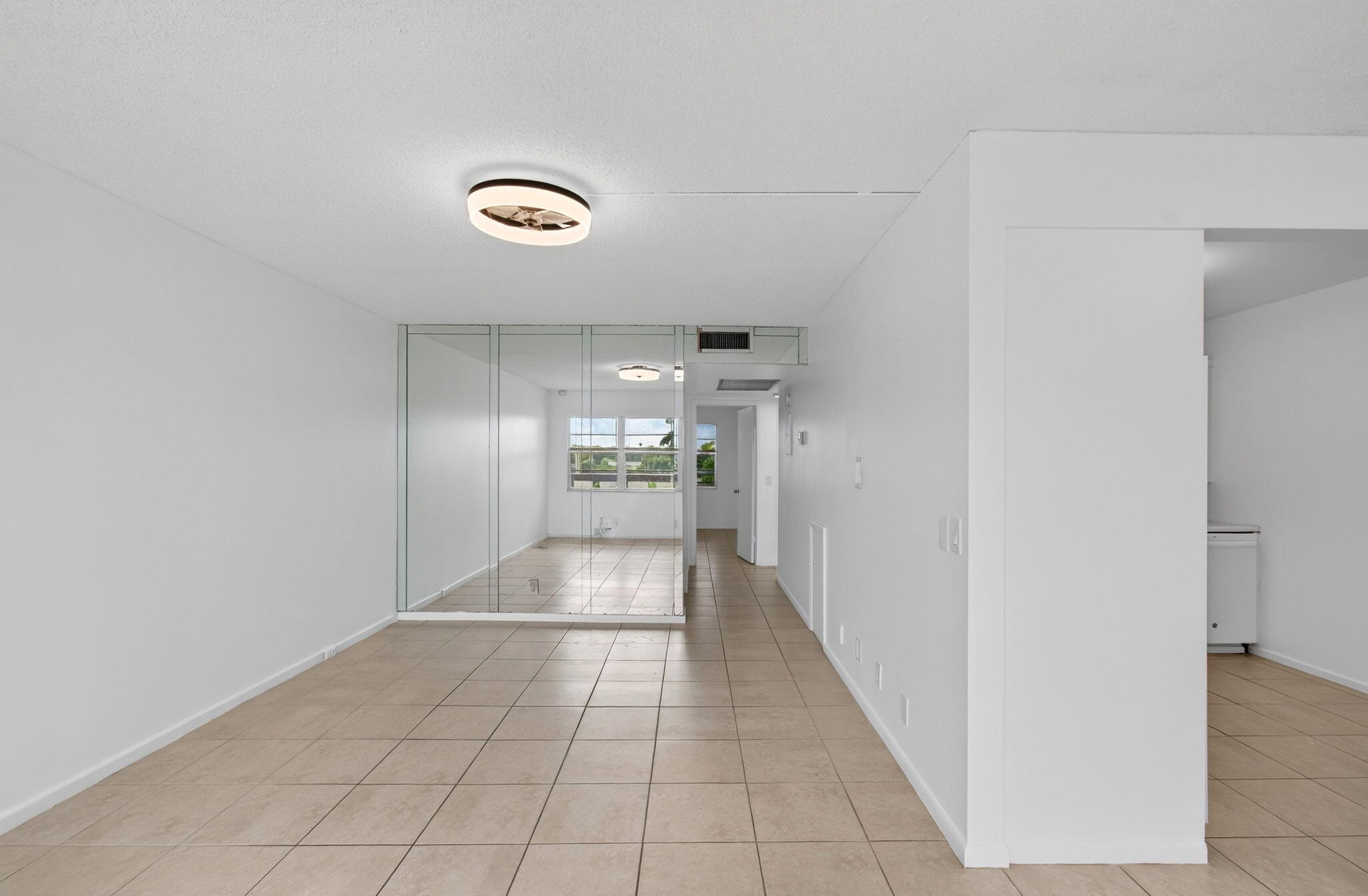 4028 Hythe B, Boca Raton, FL, 33434/$135,000 3 4028 Hythe B