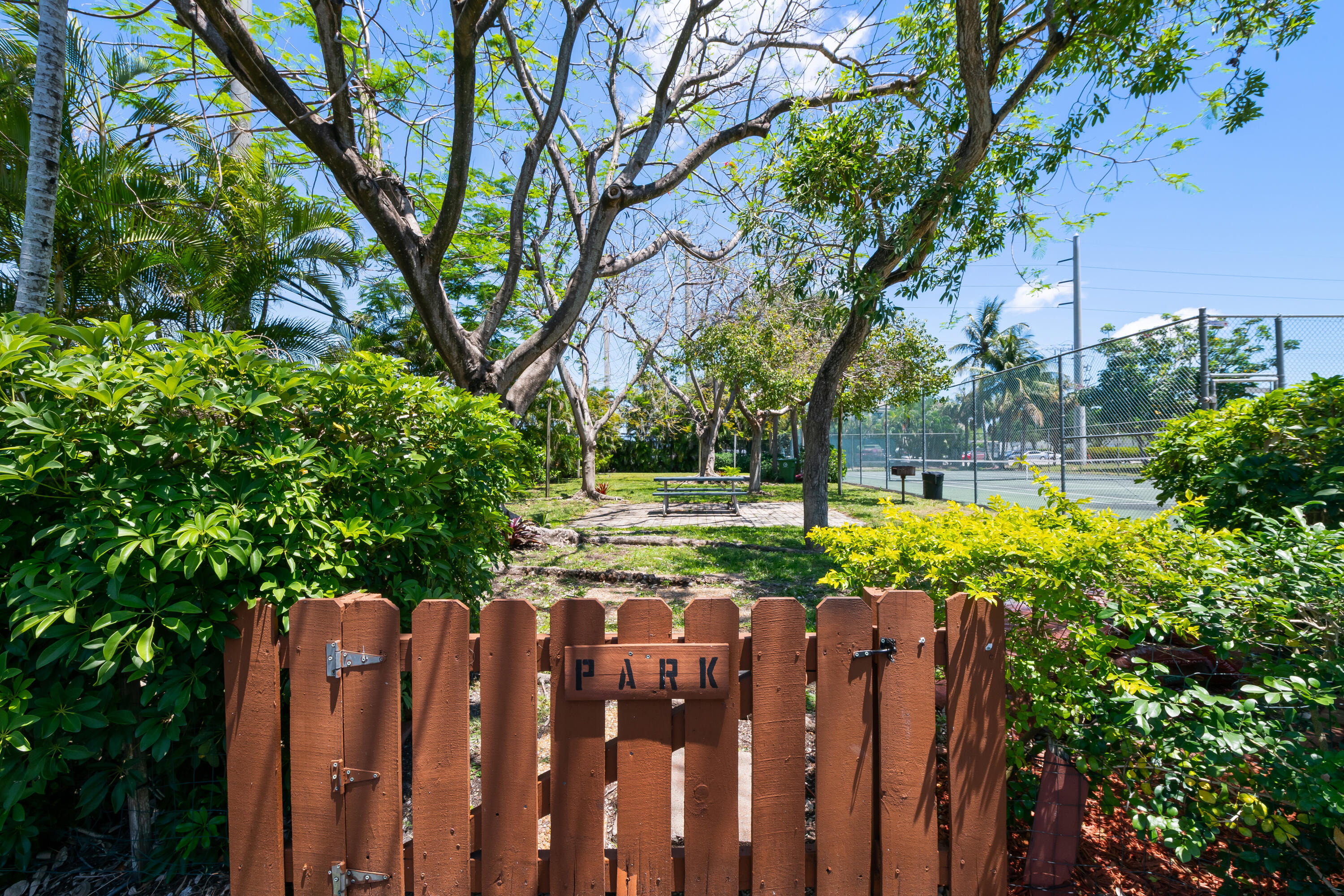 PALM-AIRE VILLAGE 4TH SECTION - Residential