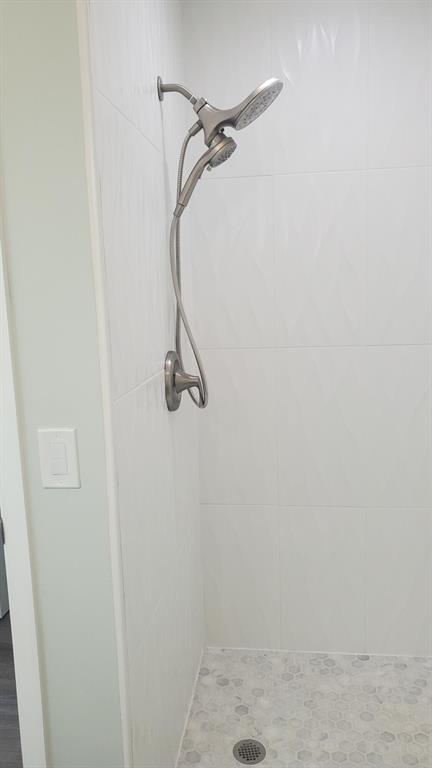 KINGS POINT NORMANDY COND - Residential Lease